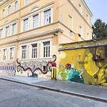 Eclectic Apartment In Trendy San Lorenzo